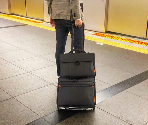 パイロットスーツケース(黒) - ビジネスバッグ